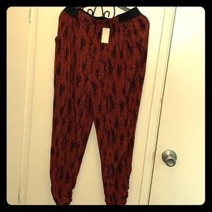 Jogger pants never worn.. comfy fit